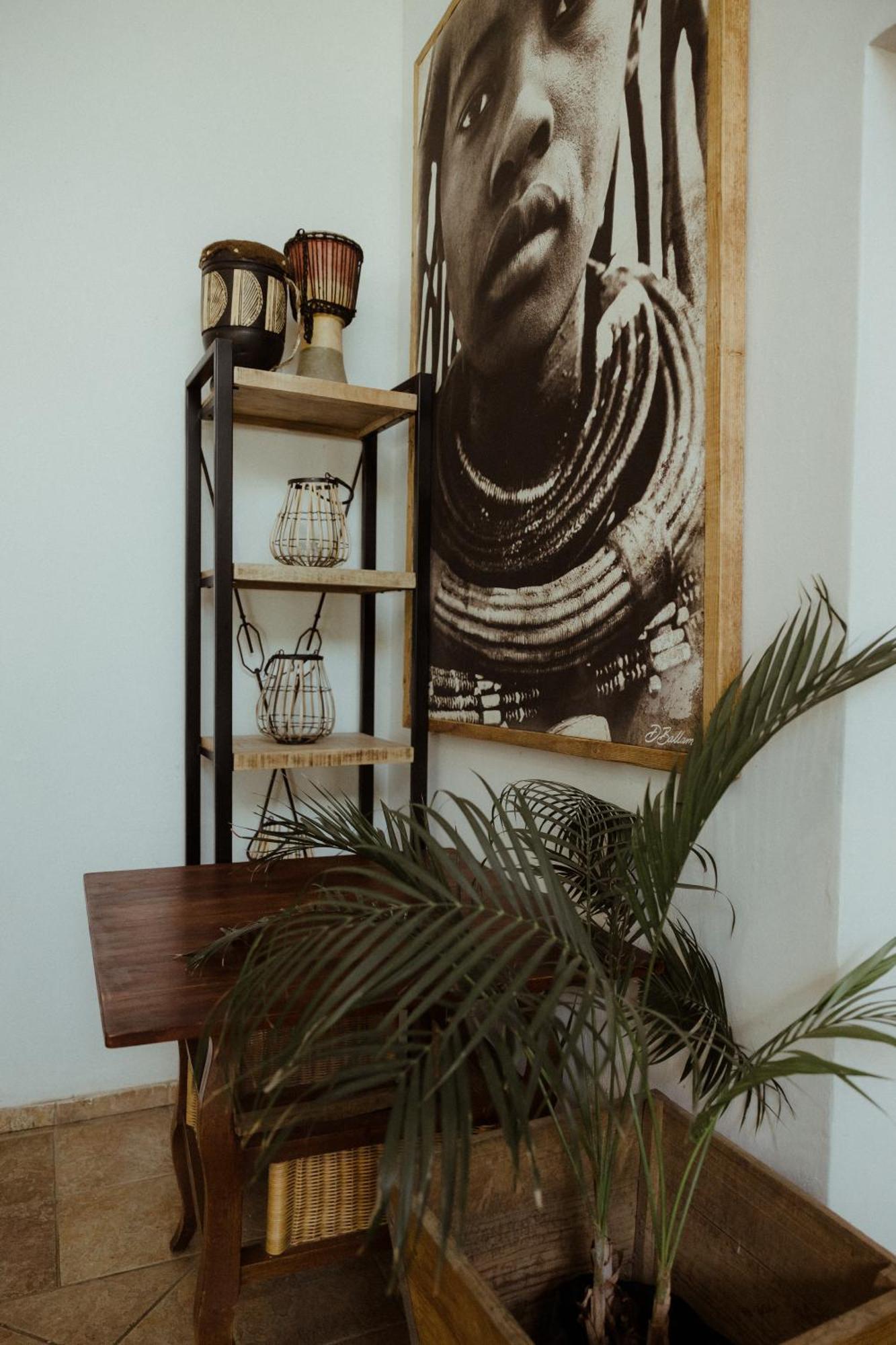 Out Of Africa Town Lodge オチワロンゴ エクステリア 写真