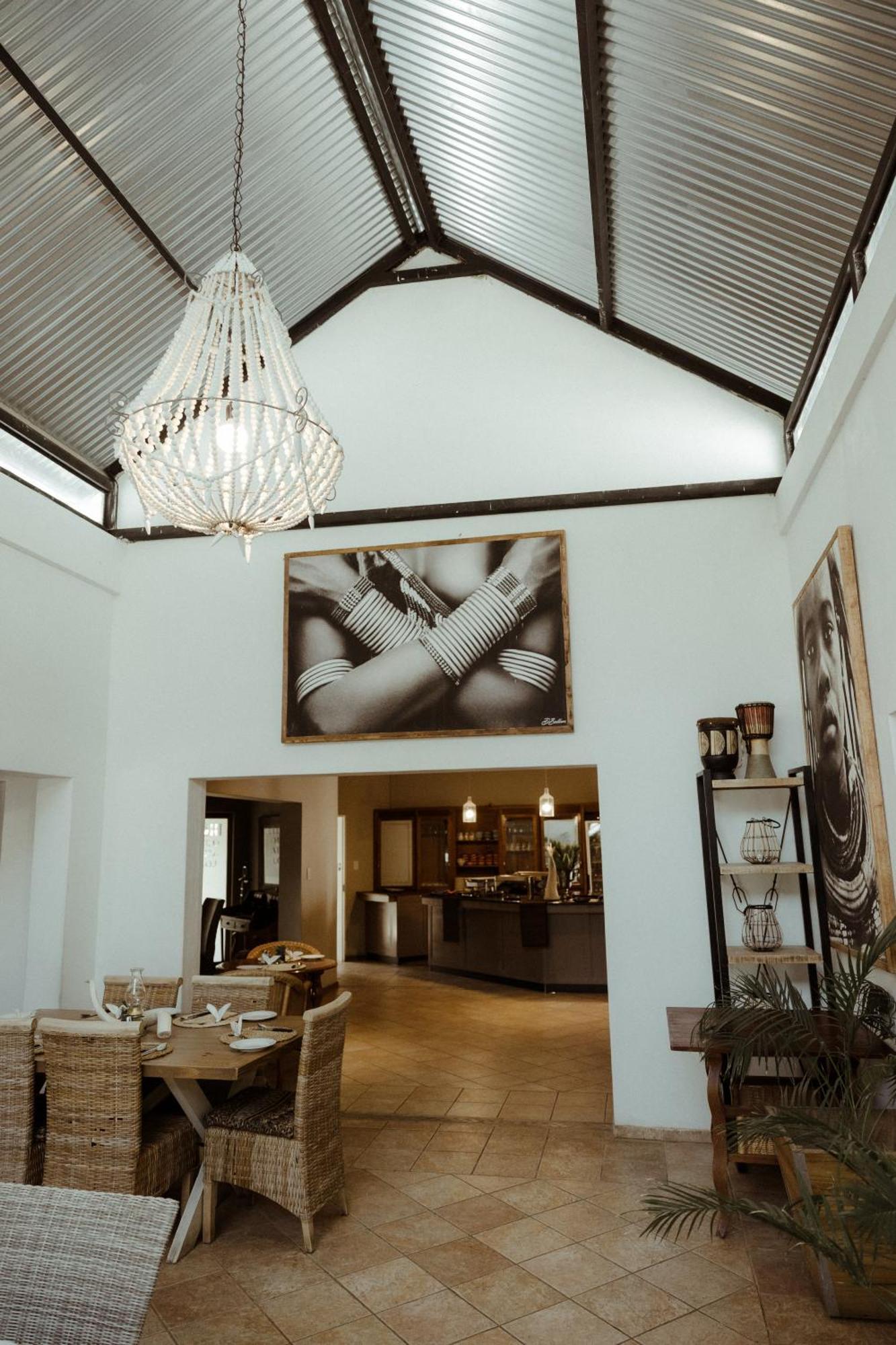 Out Of Africa Town Lodge オチワロンゴ エクステリア 写真